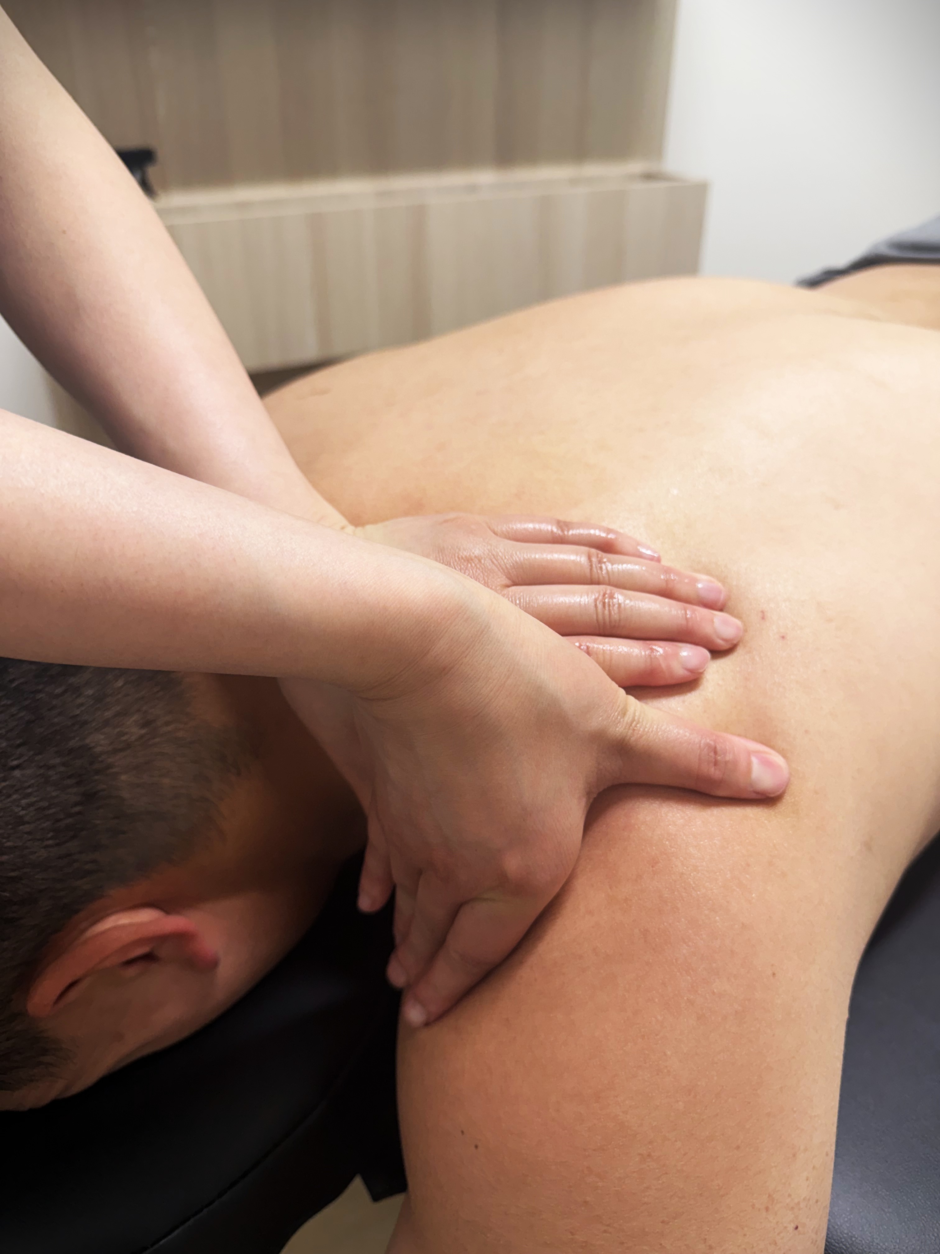 RMT shoulder massage for chronic shoulder pain
